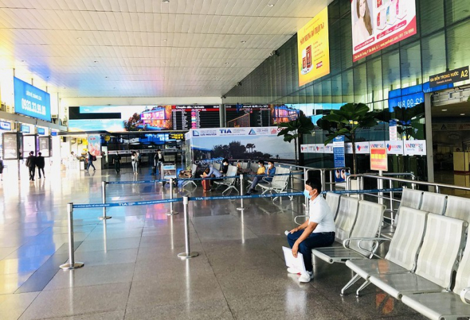 Tạm dừng nhập cảnh tại sân bay Tân Sơn Nhất