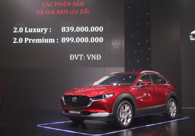 Mazda CX-30 được THACO AUTO phân phối gồm 2 phiên bản 2.0L Luxury (giá 839 triệu đồng/chiếc) và 2.0L Premium (899 triệu đồng/chiếc)