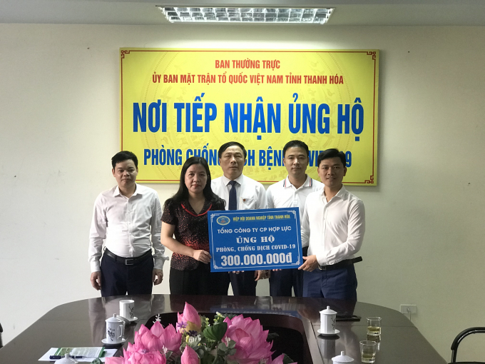 Tổng công ty CP Hợp Lực là 01 trong 04 doanh nghiệp thành viên của Hiệp hội doanh nghiệp tỉnh Thanh Hóa trao kinh phí ủng hộ công tác phòng chống dịch bệnh Covid-19