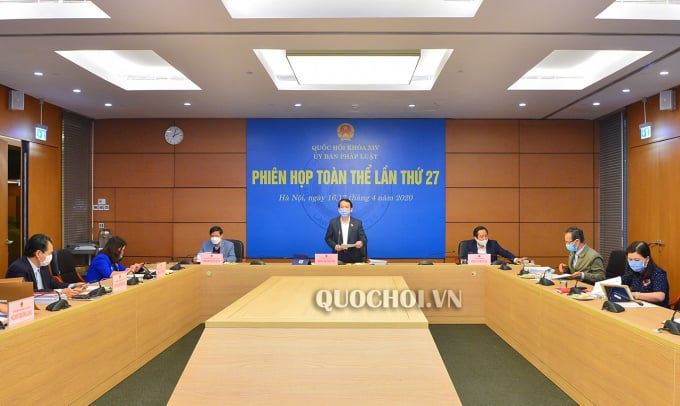 Chủ nhiệm Ủy ban Pháp luật Hoàng Thanh Tùng kết luận nội dung thảo luận (ảnh Quốc hội)