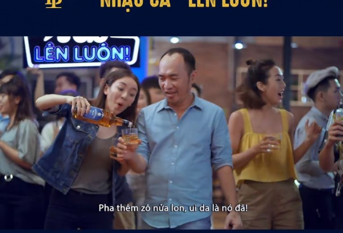 Hình ảnh cắt ra từ clip quảng cáo sai quy định của vợ chồng nghệ sĩ Thu Trang - Tiến Luật