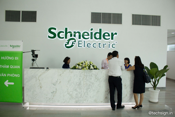 Luật sư Nguyễn Đức Thắng Ý (Giám đốc công ty Luật Bình Chánh, thuộc đoàn Luật sư Tp.HCM) cho rằng Schneider Electric Việt Nam đang vi phạm nghiêm trọng pháp luật tại Việt Nam.