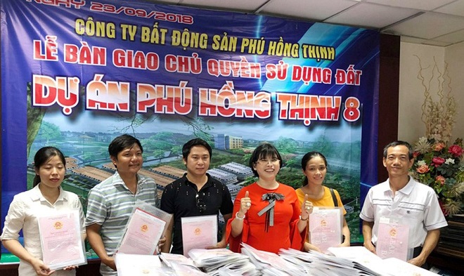 Công ty Phú Hồng Thịnh bàn giao sổ đỏ cho người dân tại dự án Phú Hồng Thịnh VIII