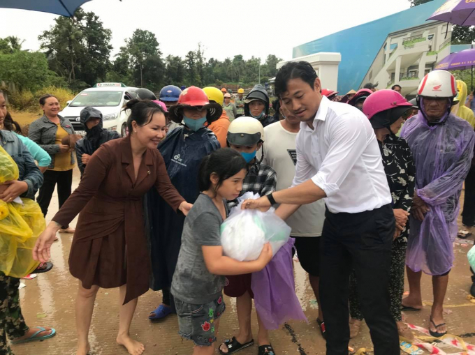 Nghệ sỹ doanh nhân Quý Bình chia sẻ khó khăn cùng người dân huyện Phú Quốc