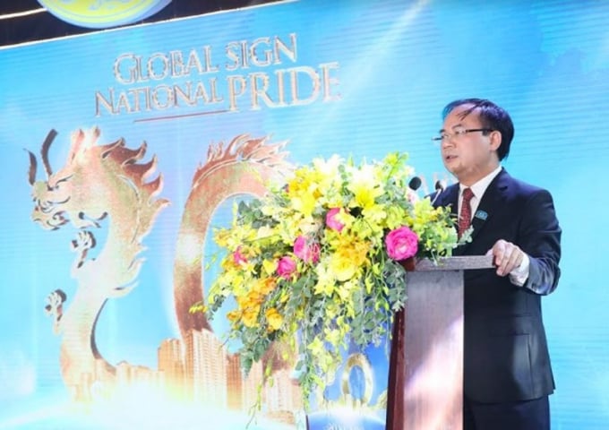 Thứ trưởng Bộ Xây dựng Nguyễn Văn Sinh phát biểu chúc mừng sự kiện.