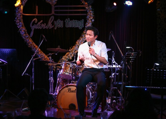 Doanh nhân, nghệ sĩ Quý Bình biểu diễn tại đêm nhạc 
