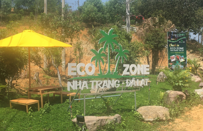 Bà Nguyễn Huỳnh Thảo My đã xin phép Sở Tài nguyên và Môi trường tỉnh Khánh Hòa trồng cây tre tầm vông, nhưng lại biến nó thành điểm dừng chân, du lịch, đưa đón du khách mang tên Eco Zone Nha Trang – Đà Lạt.