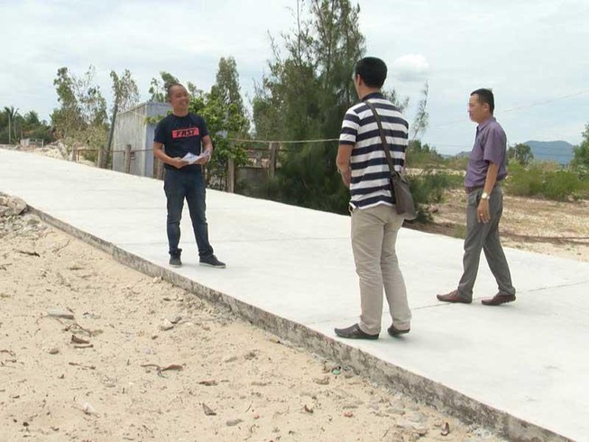 Một khu đất ở thị xã Ninh Hòa, tỉnh Khánh Hòa bị một đơn vị môi giới bất động sản vẽ thành dự án ma. Ảnh: THÁI THỊNH