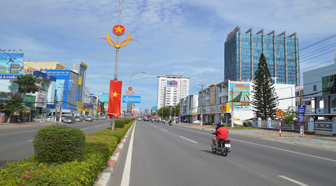 Đoạn Quốc lộ 13 đi qua Thuận An trở thành đại lộ thương mại - dịch vụ lớn nhất tỉnh Bình Dương.