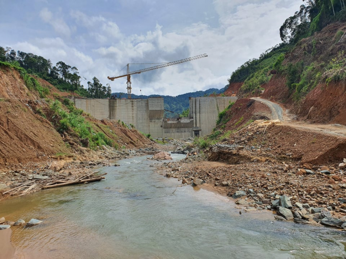Sau khi kiểm tra, rà soát tất cả các dự án thủy điện trên địa bàn, UBND tỉnh Quảng Nam thống nhất loại khỏi quy hoạch 6 dự án thủy điện vừa và nhỏ, trong số đó có nhiều dự án được đánh giá có khả năng tác động đến đất rừng tự nhiên và dân sinh.