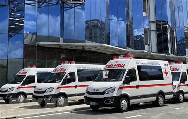 THACO tặng TP.HCM 30 xe cứu thương và 25 xe tiêm vaccine lưu động