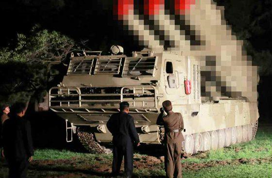 Ông Kim Jong Un giám sát vụ thử vũ khí rạng sáng 2/8. Hình ảnh về vũ khí được làm mờ khi xuất hiện trên bản tin của KCNA sáng 3/8. Ảnh: KCNA.