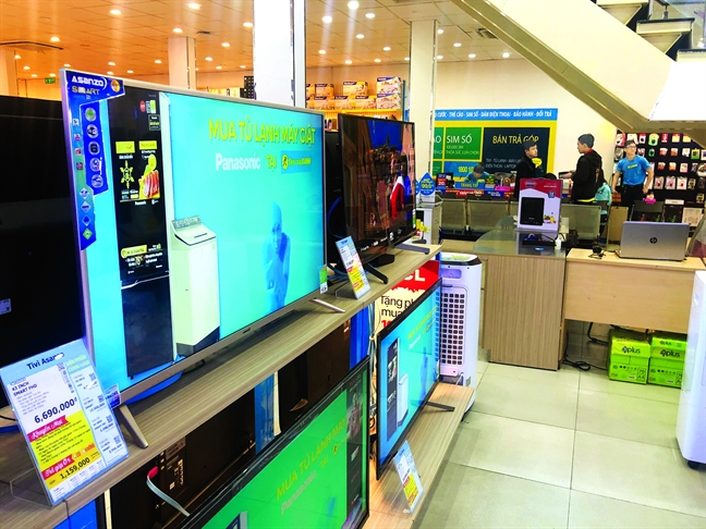 Sản phẩm Smart TV hiệu Asanzo tại một siêu thị điện máy ở TP.HCM - Ảnh: Quốc Ngọc