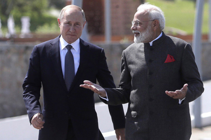 Tổng thống Nga Vladimir Putin và Thủ tướng Ấn Độ Narendra Modi. Ảnh: EPA