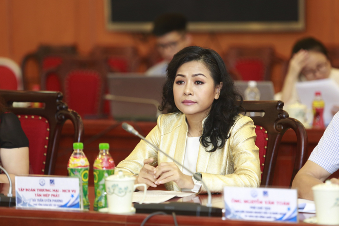 Bà Trần Uyên Phương, Phó TGĐ Tập đoàn Tân Hiệp Phát đại diện cho các doanh nghiệp nhận giải Vàng Chất lượng Quốc gia tham dự họp báo.