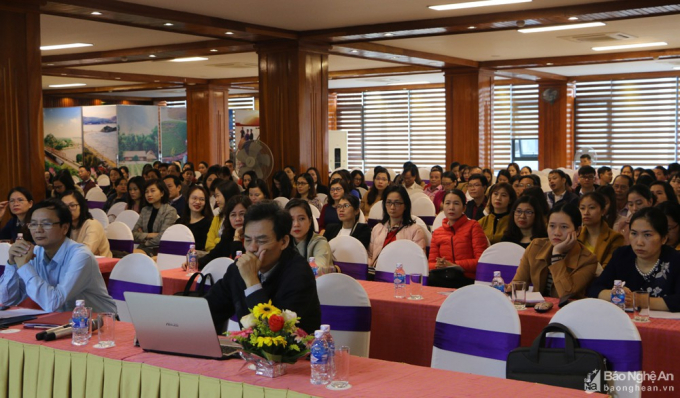 Các đại biểu và đại diện hơn 600 doanh nghiệp đã về dự đối thoại với Cục Thuế Nghệ An. Ảnh: Nguyễn Hải