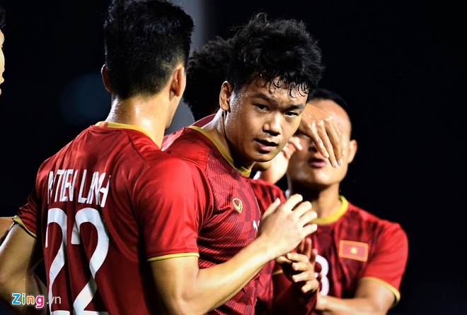 U22 Việt Nam ăn mừng bàn thắng gỡ hòa 1-1 của Thành Chung. Ảnh: Thuận Thắng.