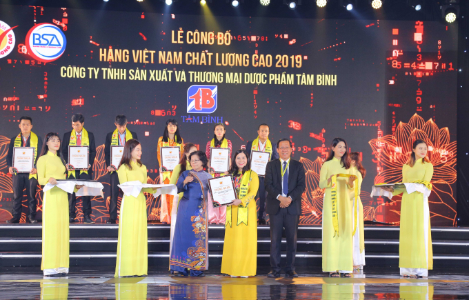 Dược phẩm Tâm Bình nhận danh hiệu Hàng Việt Nam chất lượng cao 2019