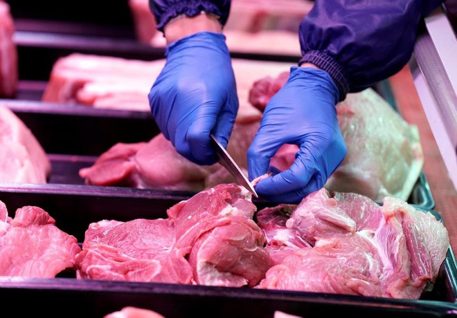 Việt Nam đã cấp phép cho 460 doanh nghiệp sản xuất thịt và sản phẩm thịt cùng 210 doanh nghiệp thủy sản xuất khẩu sang Việt Nam. Ảnh: Reuters.