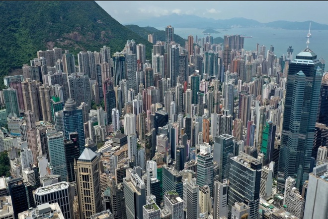 Nhu cầu từ Trung Quốc giảm làm hạ giá bất động sản tại Hong Kong. Ảnh: Roy Issa.