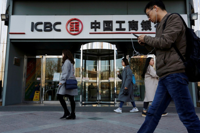 ICBC và 3 nhà băng lớn nhất Trung Quốc trả hơn 30% thu nhập năm 2019 cho các cổ đông. Ảnh: Reuters.