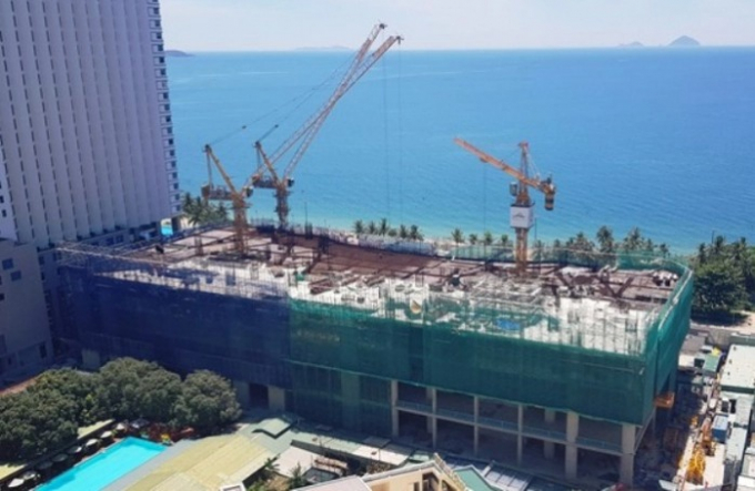 Dự án khu phức hợp thương mại - khách sạn - căn hộ Tropicana đang xây dở dang trên nền đất khách sạn Hải Yến - vốn là đất công và tài sản nhà nước