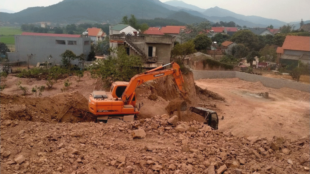 Bắc Giang: Tuýt còi nhiều doanh nghiệp vi phạm khai thác đất
