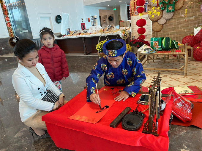 Nhiều nét văn hóa Tết truyền thống được tái hiện tại các khách sạn 5 sao (Ảnh: Minh Hoàng)