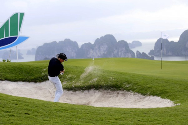 Huyền thoại golf Greg Norman ấn tượng với địa hình và tầm nhìn độc đáo của FLC Golf Club Ha Long