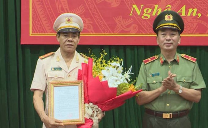 Thiếu tướng Trần Quốc Tỏ, Thứ trưởng Bộ Công an trao quyết định bổ nhiệm Đại tá Võ Trọng Hải giữ chức Giám đốc Công an tỉnh Nghệ An.