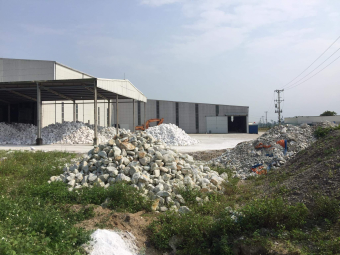 Người dân phản ánh về việc Dự án Nhà máy chế đá hỗn hợp trên địa bàn do Công ty CP Tân Long làm chủ đầu tư gây ô nhiễm môi trường về tiếng ồn và bụi.