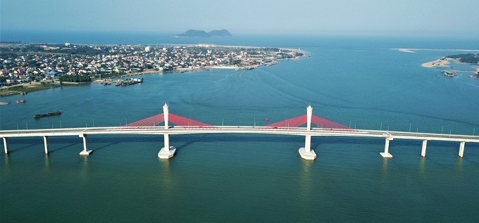 Cầu Cửa Hội bắc qua sông Lam nối 2 tỉnh Nghệ An - Hà Tĩnh sẽ được thông xe vào ngày 14/3.