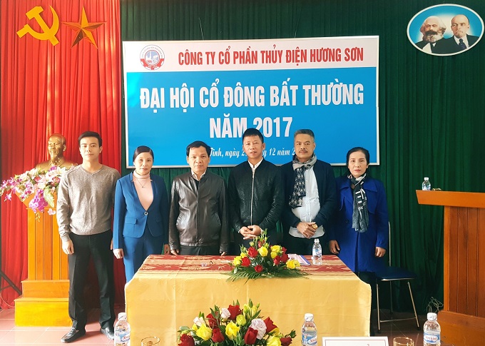 Ông Nguyễn Thanh Hải cùng các thành viên HĐQT Công ty CP Thủy điện Hương Sơn.