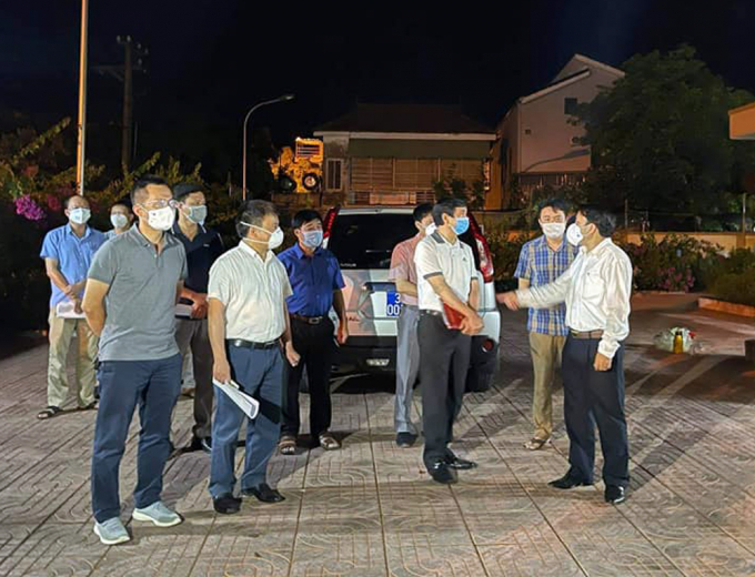 Ban chỉ đạo phòng chống dịch COVID-19 tỉnh Nghệ An có mặt tại địa bàn nơi xuất hiện ca nhiễm Covid 19 đầu tiên.