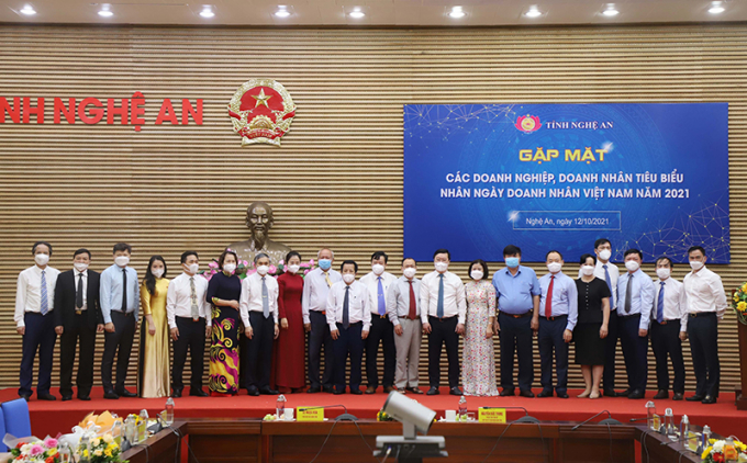 UBND tỉnh Nghệ An gặp mặt các doanh nghiệp, doanh nhân tiêu biểu năm 2021.