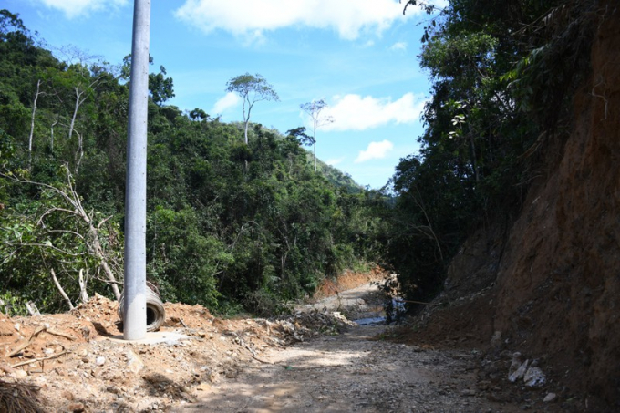Đường công vụ vào hầm bổ sung nước 2 của dự án thủy điện Nước Long.