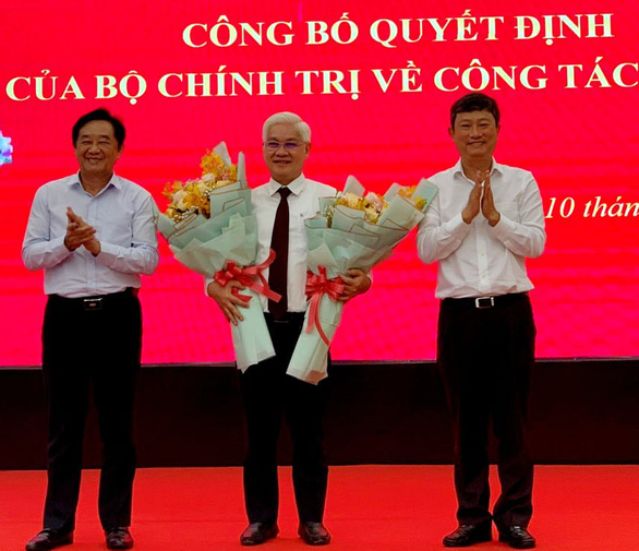 Ba lãnh đạo Thường trực Tỉnh ủy Bình Dương sau kiện toàn (từ trái qua): ông Nguyễn Hoàng Thao, ông Nguyễn Văn Lợi và ông Võ Văn Minh.