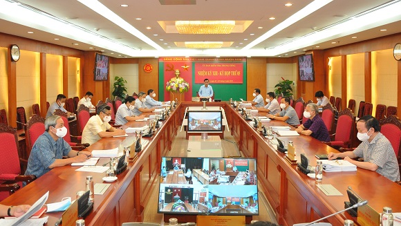 Ông Trần Cẩm Tú, Chủ nhiệm Ủy ban Kiểm tra Trung ương chủ trì kỳ họp.