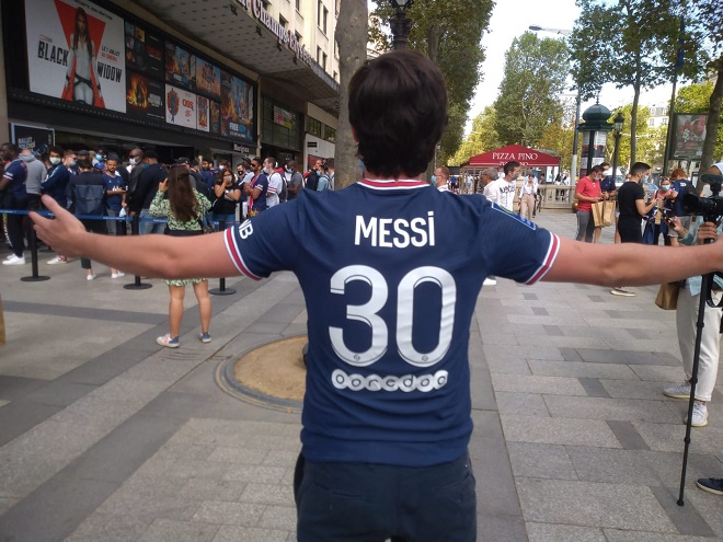 Áo đấu của Messi đã cháy hàng trên cửa hàng trực tuyến chỉ sau 20 phút mở bán, dù có giá không hề rẻ 127 USD.