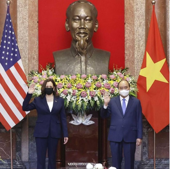 Chủ tịch nước Nguyễn Xuân Phúc và Phó tổng thống Hoa Kỳ Kamala Harris.