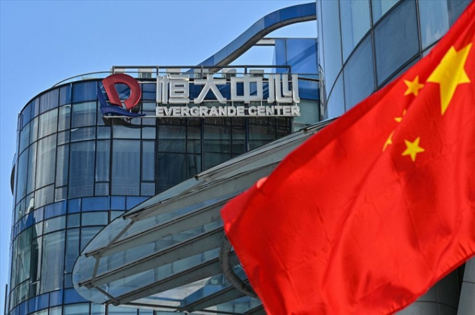 Tập đoàn bất động sản lớn thứ 2 Trung Quốc Evergrande đang đứng bên bờ vực sụp đổ với khoản nợ 305 tỷ USD.