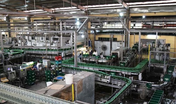 Dây chuyền sản xuất bia chai của Công ty CP Bia Hà Nội – Thanh Hóa.