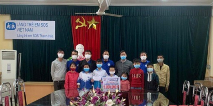 CLB Câu cá thể thao tỉnh Thanh Hóa đã tới thăm hỏi, động viên và trao quà tết trị giá 5 triệu đồng cho Làng trẻ em SOS Thanh Hóa.