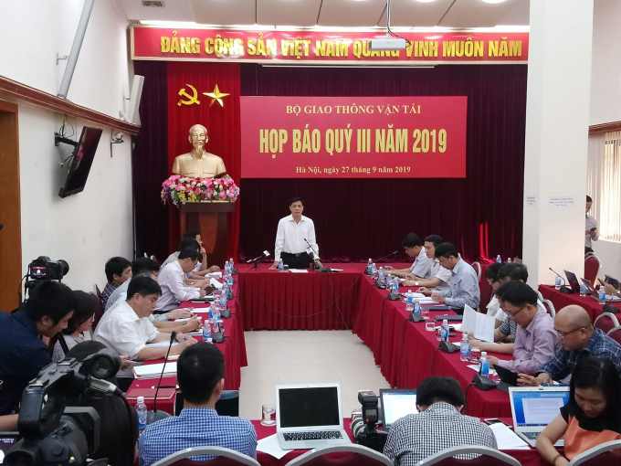 Thứ trưởng Nguyễn Ngọc Đông trả lời của các phóng viên tại buổi Họp báo