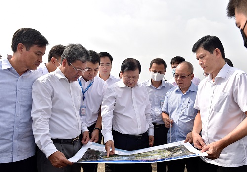 Phó Thủ tướng Trịnh Đình Dũng kiểm tra tiến độ triển khai Quy hoạch sân bay Nội Bài.