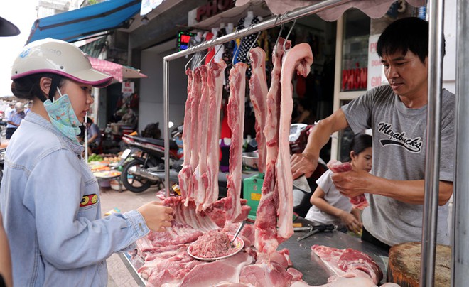 Giá thịt lợn trong nước sẽ giảm dần từ nay đến cuối năm.