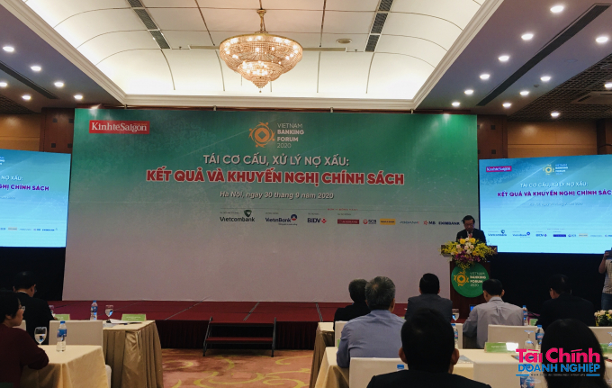 Ông Nguyễn Kim Anh, Phó Thống đốc NHNN chia sẻ về vấn đề xử lý nợ xấu tại Diễn đàn.