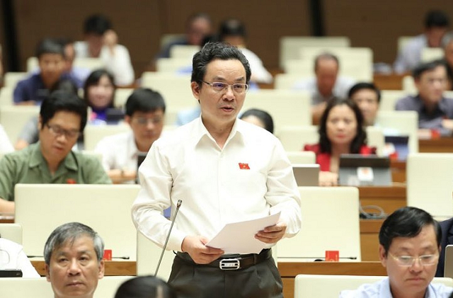 Đại biểu Hoàng Văn Cường đề nghị hỗ trợ cho các tập đoàn tư nhân, tham gia phát triển kinh tế đất nước.