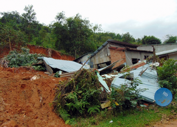 Nhà bị đổ, sập, trôi hoàn toàn do mưa lũ miền Trung trong tháng 10 được hỗ trợ 40 triệu đồng.