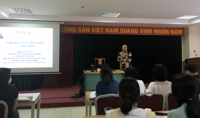 Bà Nguyễn Thị Cúc, Chủ tịch VTCA trao đổi tại Hội thảo.